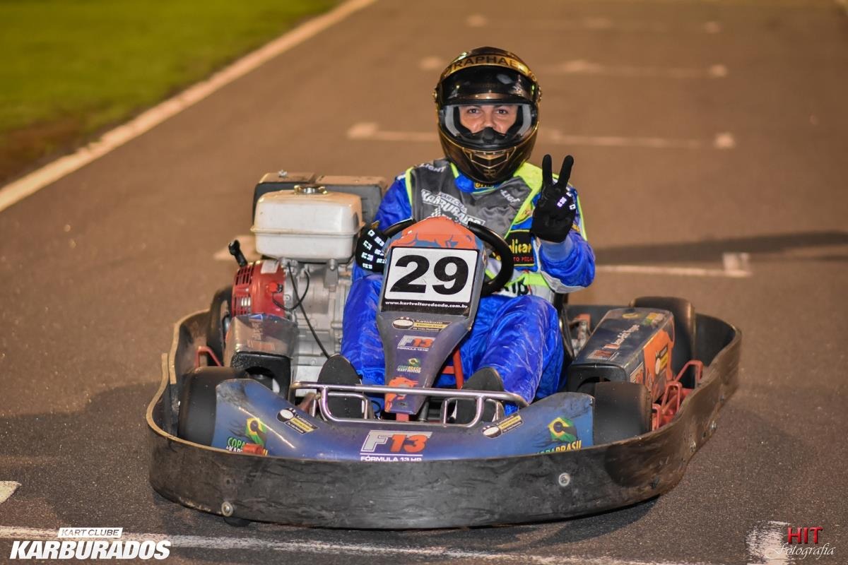 Raphael Figueiredo no kart numero 29